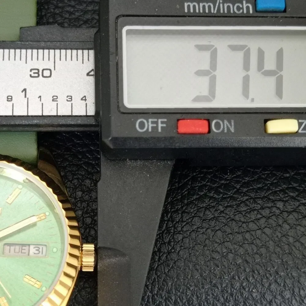Vintage 1988 Citizen Automatic Mens Gold Watch W/daydate & Green accents